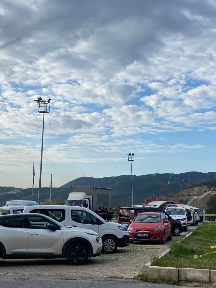 İZMİR'DE İDDİAYA GÖRE PARK HALİNDEKİ BİR ARAÇ İÇERİSİNDE SİLAHLI SALDIRIYA UĞRAYAN KADIN HAYATINI...