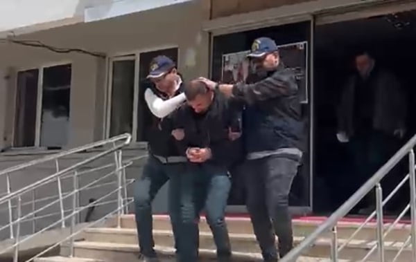 İZMİR'İN ALİAĞA İLÇESİNDE, 10 AYRI SUÇTAN KESİNLEŞMİŞ HAPİS CEZASI BULUNAN VE CEZAEVİ FİRARİSİ...