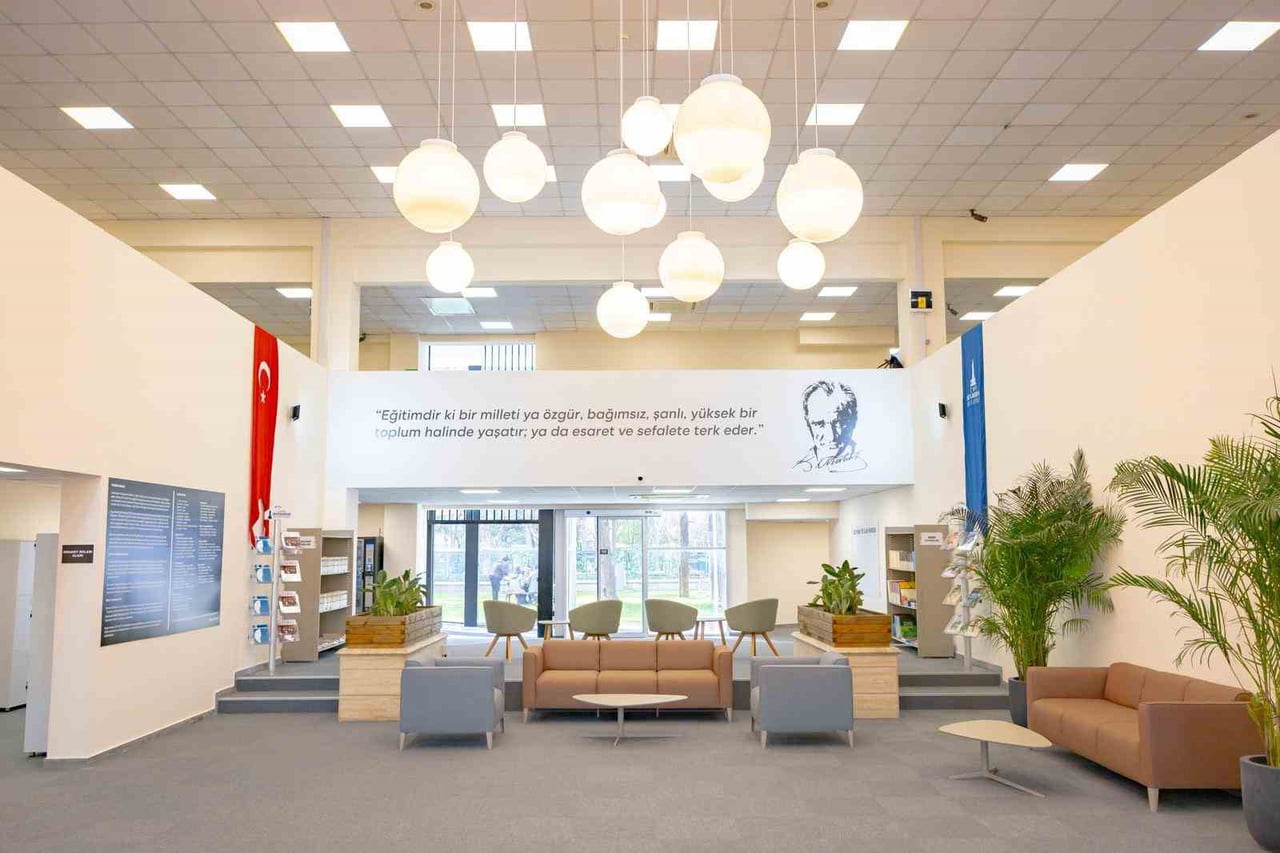 İZMİR BÜYÜKŞEHİR BELEDİYESİ, KÜLTÜRPARK’TA UZUN SÜREDİR ATIL DURAN BİNAYI, MODERN VE TEKNOLOJİK...