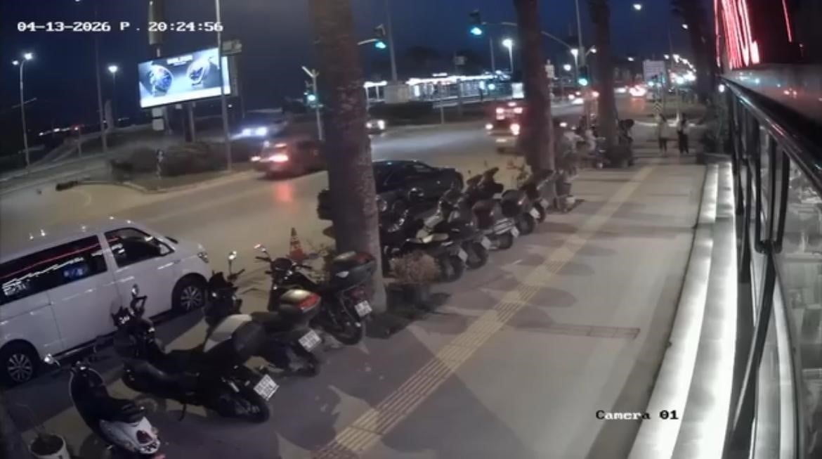 İZMİR’İN KARŞIYAKA İLÇESİNDE OTOMOBİL İLE MOTOSİKLETİN ÇARPIŞMASI SONUCU GENÇ SÜRÜCÜNÜN HAYATINI...