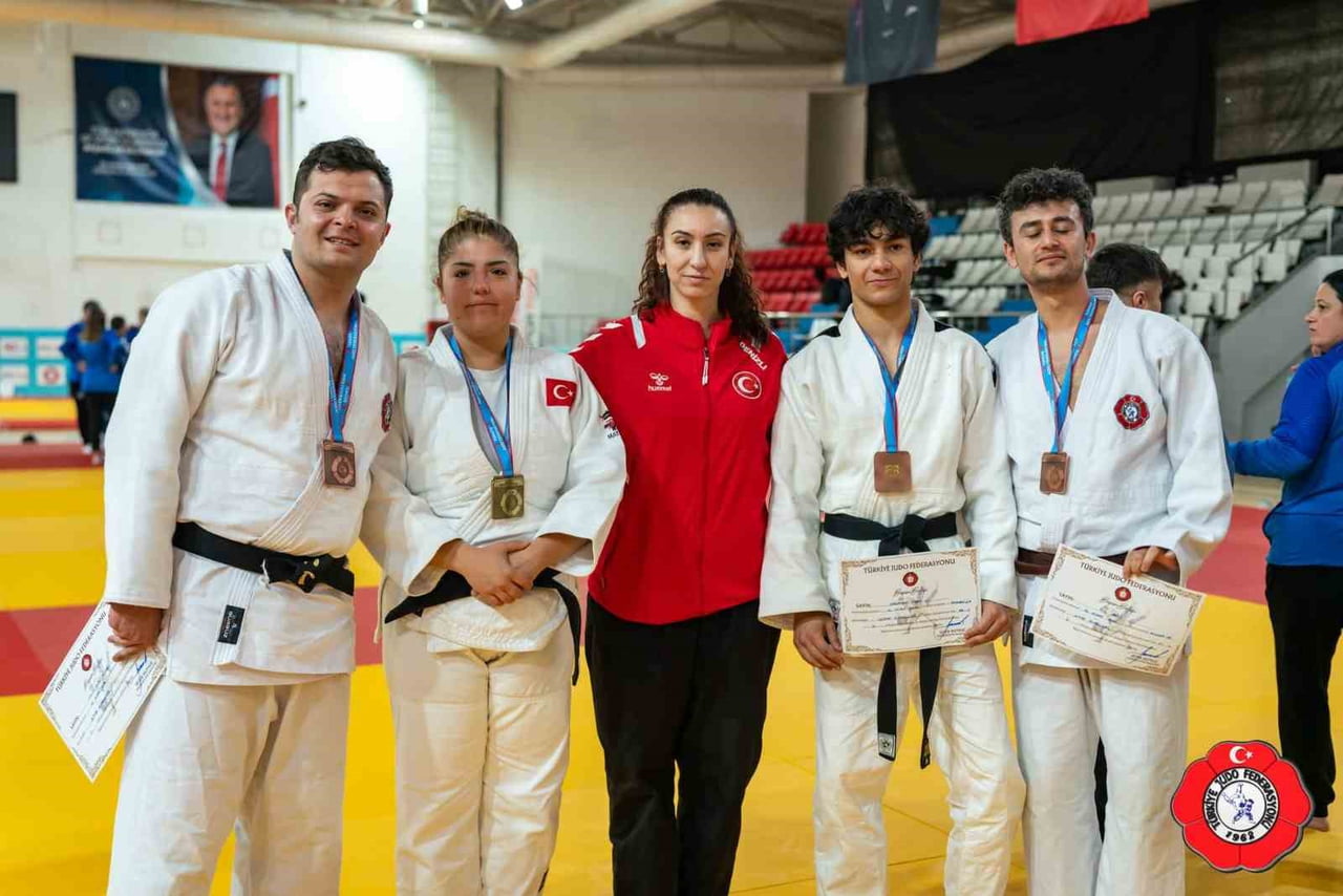 JUDO İŞİTME ENGELLİLER TÜRKİYE ŞAMPİYONASINDA DENİZLİ’Yİ TEMSİL EDEN SPORCULARDAN MÜNİFE AYDIN...