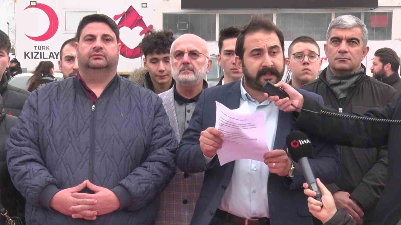 KADIKÖY RIHTIM MEYDANI'NA YAPILMASI PLANLANAN CAMİ PROJESİNE KARŞI DÜZENLENEN EYLEMİN ARDINDAN...