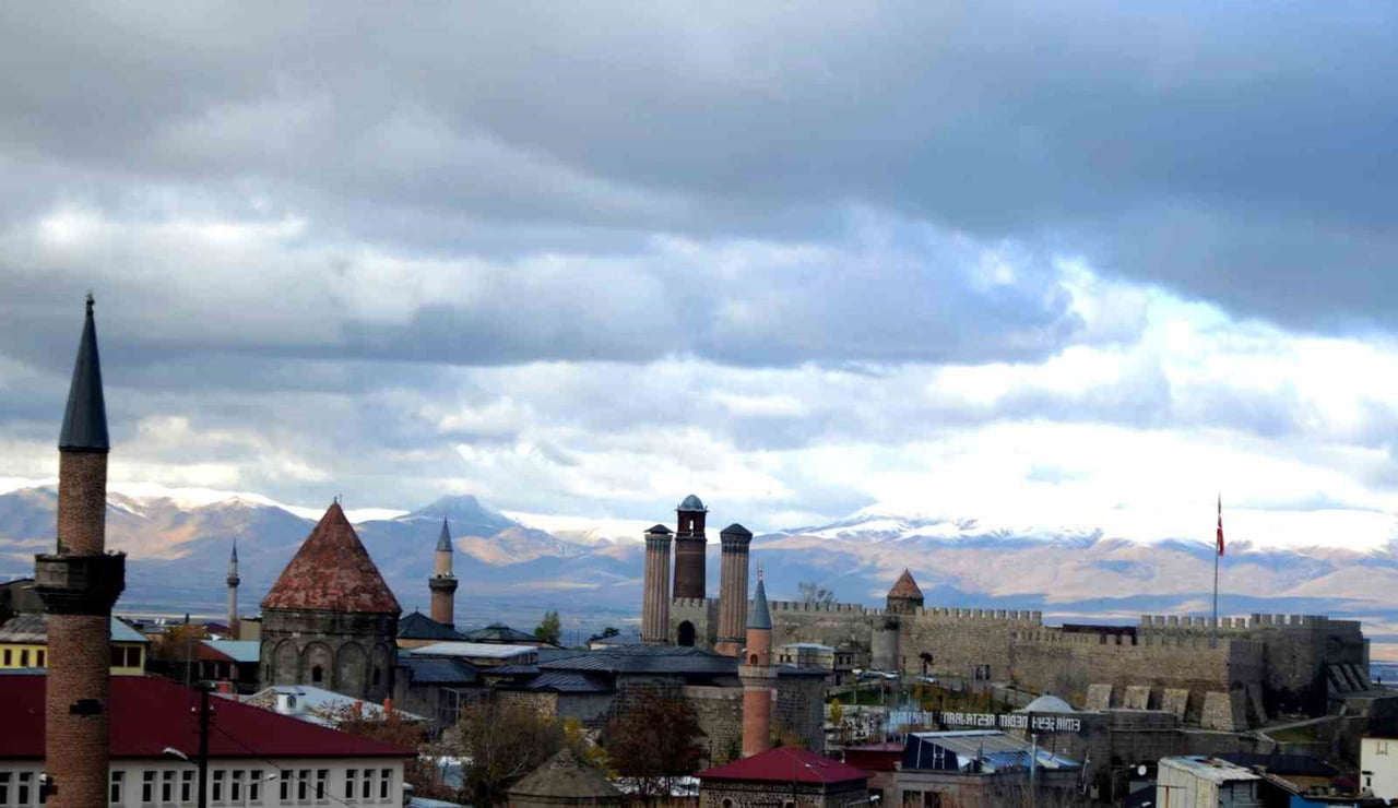 KADİM TARİHİ VE ZENGİN MUTFAK KÜLTÜRÜYLE TÜRKİYE'NİN GASTRONOMİ KALELERİNDEN BİRİ OLAN ERZURUM'DA...