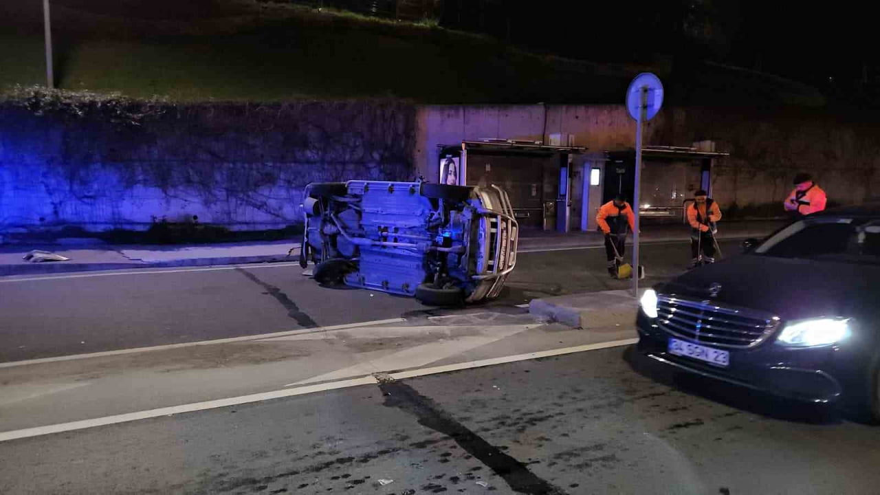 KAĞITHANE’DE ALKOLLÜ SÜRÜCÜ CİPE TAKLA ATTIRDI: 1 YARALI