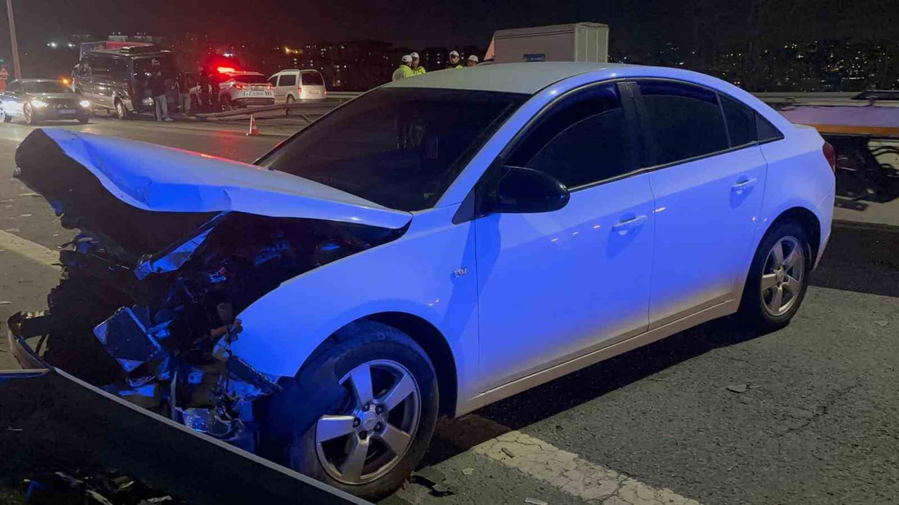 KAĞITHANE’DE ZİNCİRLEME KAZA: 1 YARALI