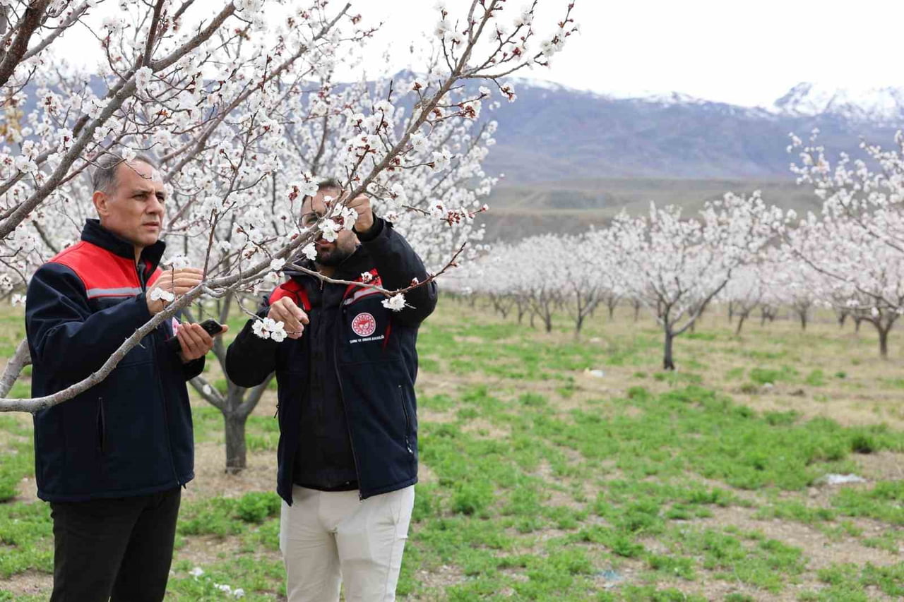 KAĞIZMAN’DA ÜRETİCİLERLE GELECEK PLANLANIYOR(KARS-İHA)