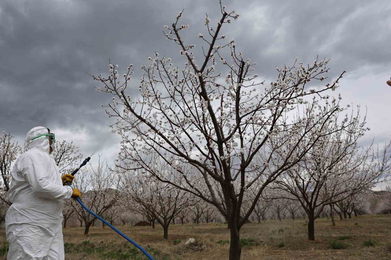 KAĞIZMAN’DA ÜRETİCİLERLE GELECEK PLANLANIYOR(KARS-İHA)