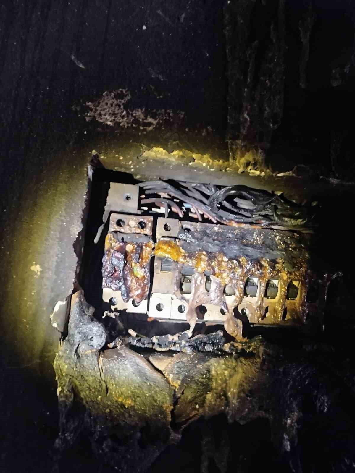 KAHRAMANMARAŞ'TA ÇIKAN İKAMET YANGINI EKİPLERİN MÜDAHALESİ İLE SÖNDÜRÜLDÜ