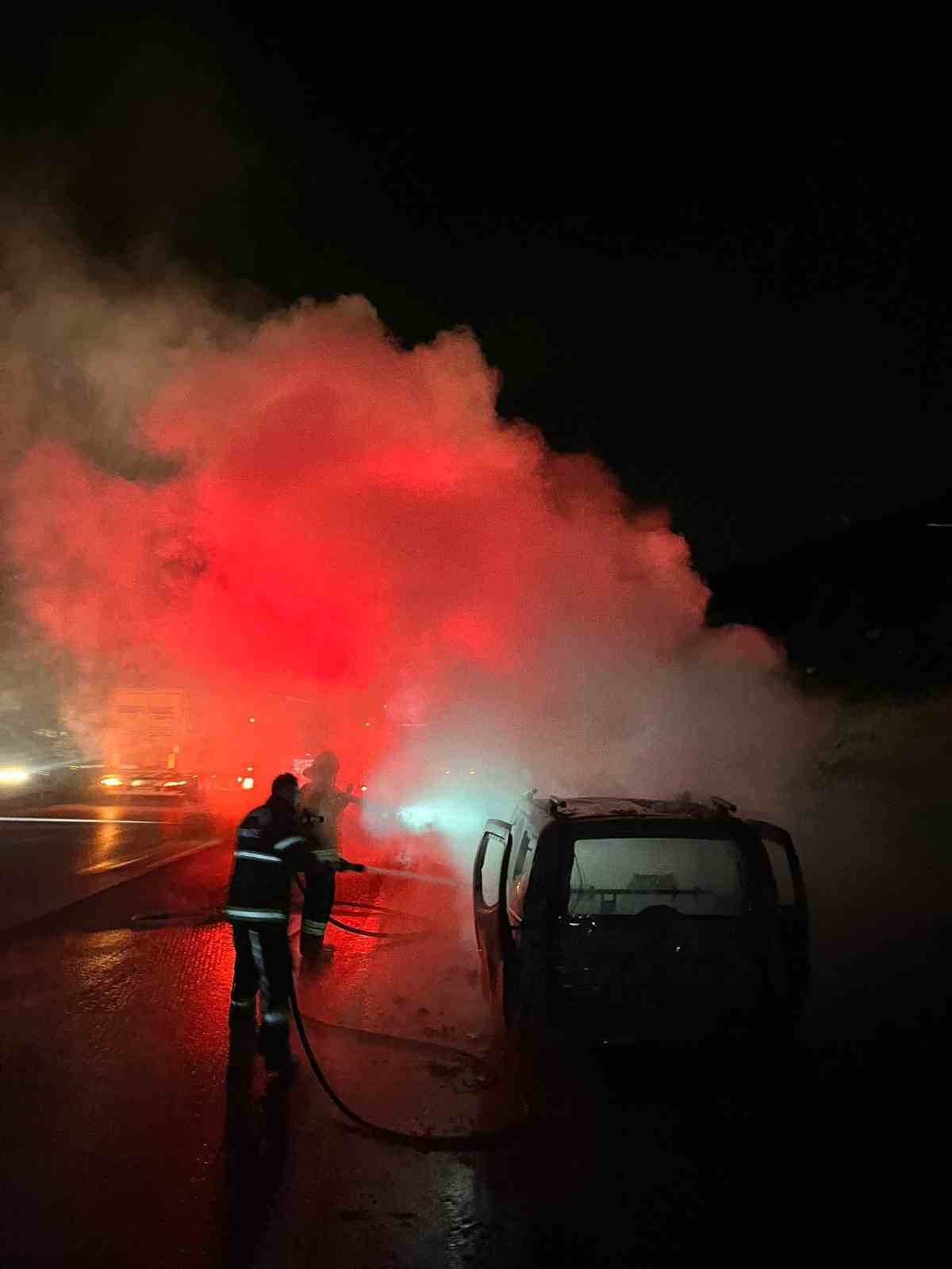 KAHRAMANMARAŞ'TA ÇIKAN OTOMOBİL YANGINLARI İTFAİYE EKİPLERİNİN MÜDAHALESİ İLE...