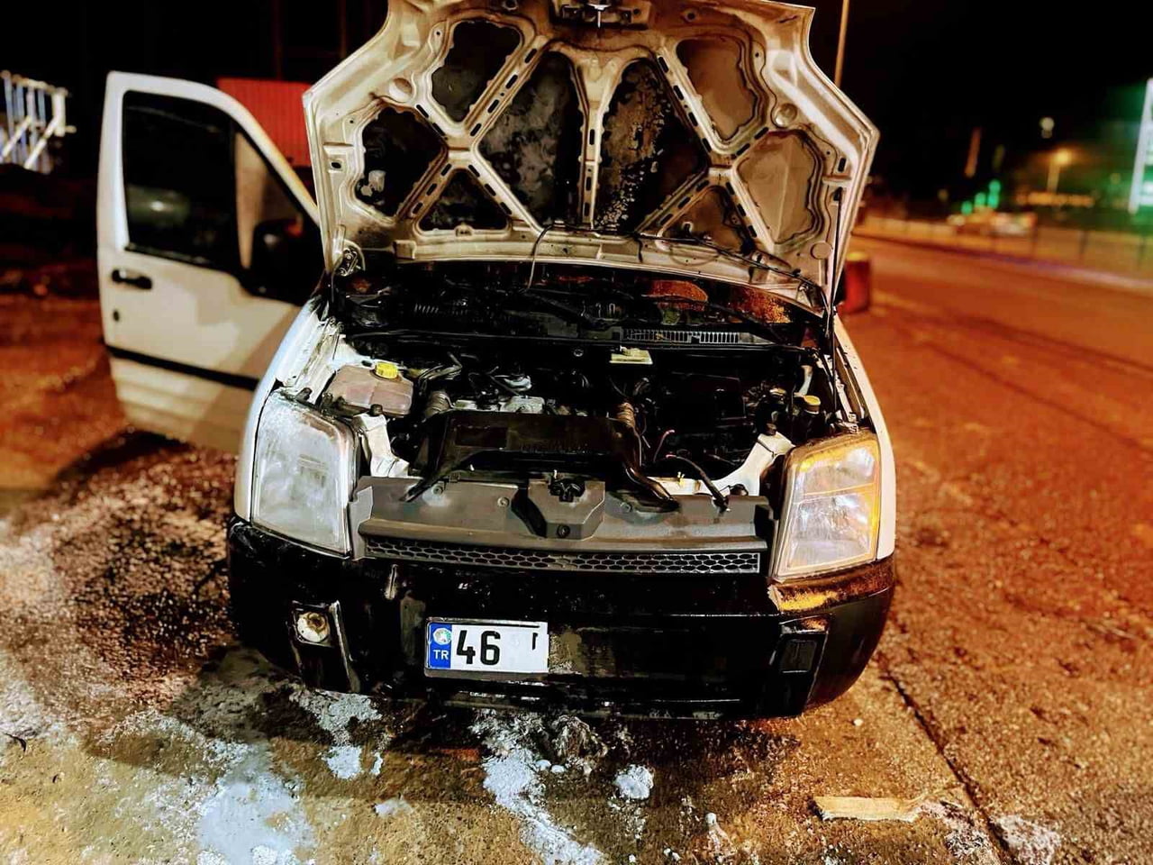 KAHRAMANMARAŞ'TA ÇIKAN OTOMOBİL YANGINLARI İTFAİYE EKİPLERİNİN MÜDAHALESİ İLE...