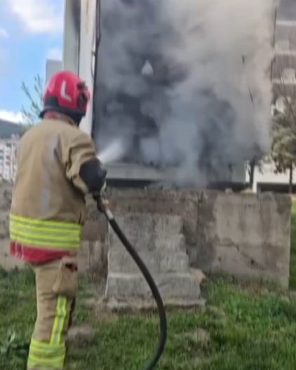 KAHRAMANMARAŞ'TA ÇIKAN TRAFO YANGINI, İTFAİYE EKİPLERİNİN MÜDAHALESİYLE SÖNDÜRÜLDÜ.