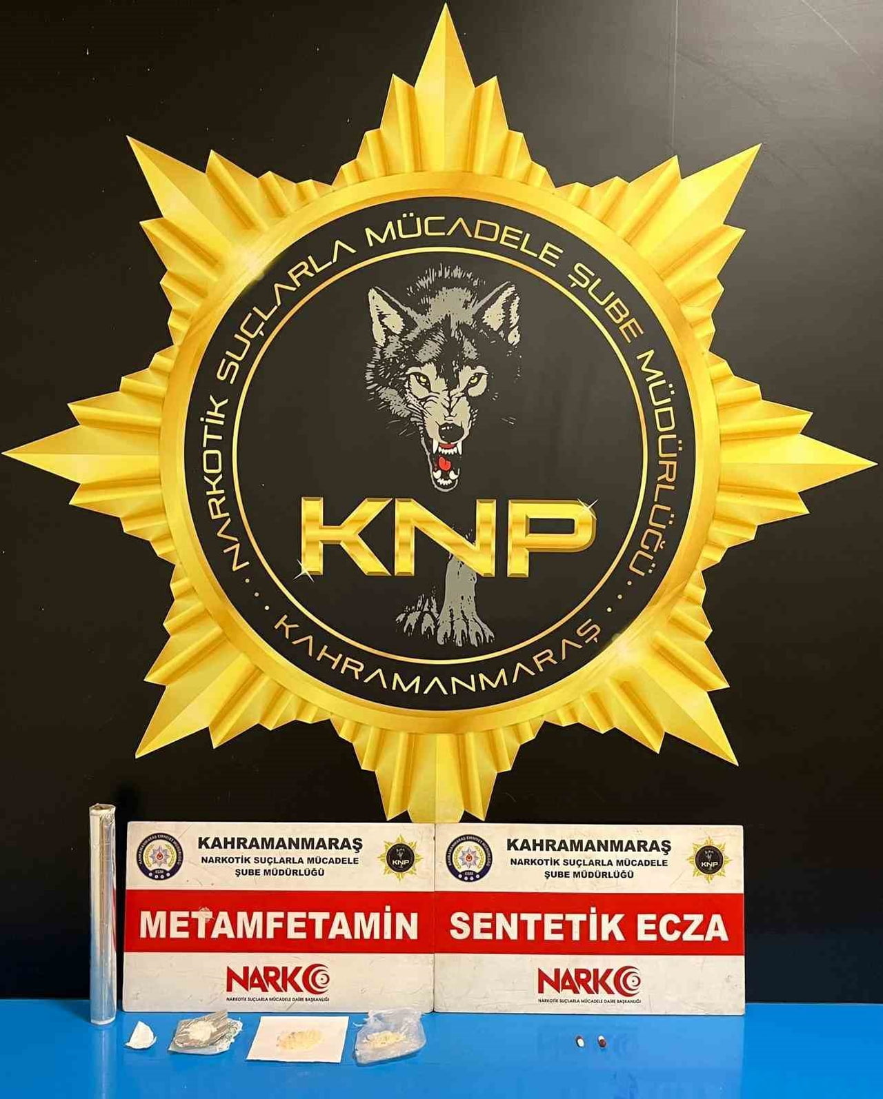 KAHRAMANMARAŞ'TA DÜZENLENEN NARKOTİK OPERASYONUNDA 10 BİN 976 SENTETİK ECZA ELE GEÇİRİLDİ.