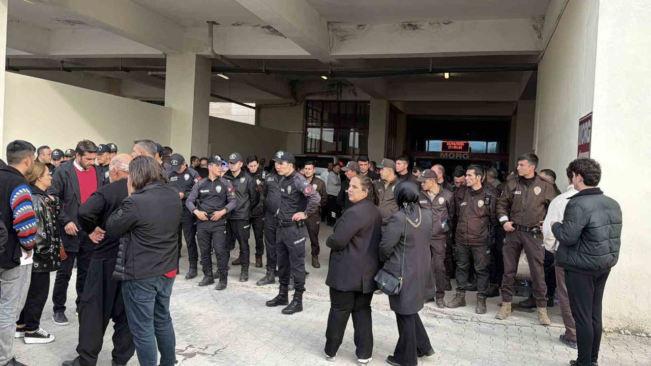 KAHRAMANMARAŞ AYSER ÇALIK ORTAOKULU'NDA YAŞANAN SALDIRIDA HAYATINI KAYBEDENLERİN CENAZELERİ, ACI...