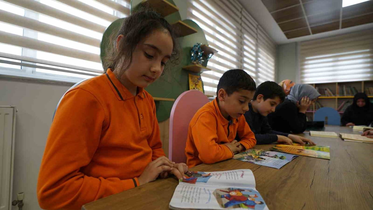 KAHRAMANMARAŞ BÜYÜKŞEHİR BELEDİYESİ, KÜTÜPHANE HAFTASI ETKİNLİKLERİ ÇERÇEVESİNDE ANNE VE ÇOCUKLARA...