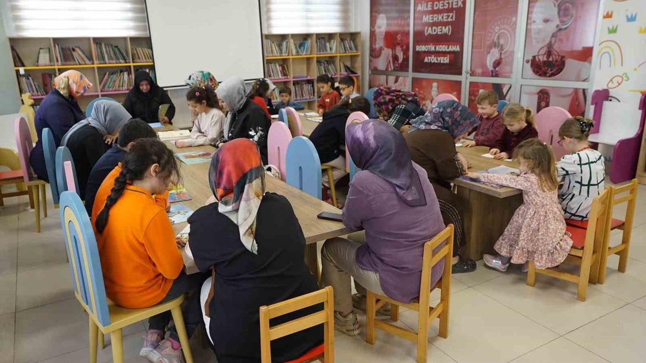 KAHRAMANMARAŞ BÜYÜKŞEHİR BELEDİYESİ, KÜTÜPHANE HAFTASI ETKİNLİKLERİ ÇERÇEVESİNDE ANNE VE ÇOCUKLARA...