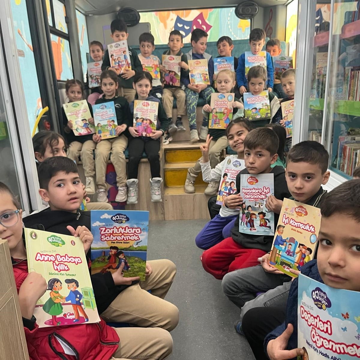 KAHRAMANMARAŞ BÜYÜKŞEHİR BELEDİYESİNİN ÖRNEK PROJELERİNDEN MOBİL ÇOCUK KÜTÜPHANESİ, MART AYINDA...