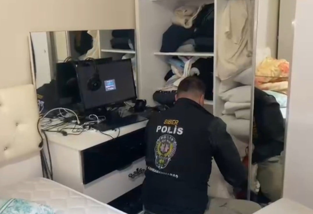 KAHRAMANMARAŞ MERKEZLİ 14 İLDE DÜZENLENEN SİBER DOLANDIRICILIK OPERASYONUNDA 27 ŞÜPHELİ...