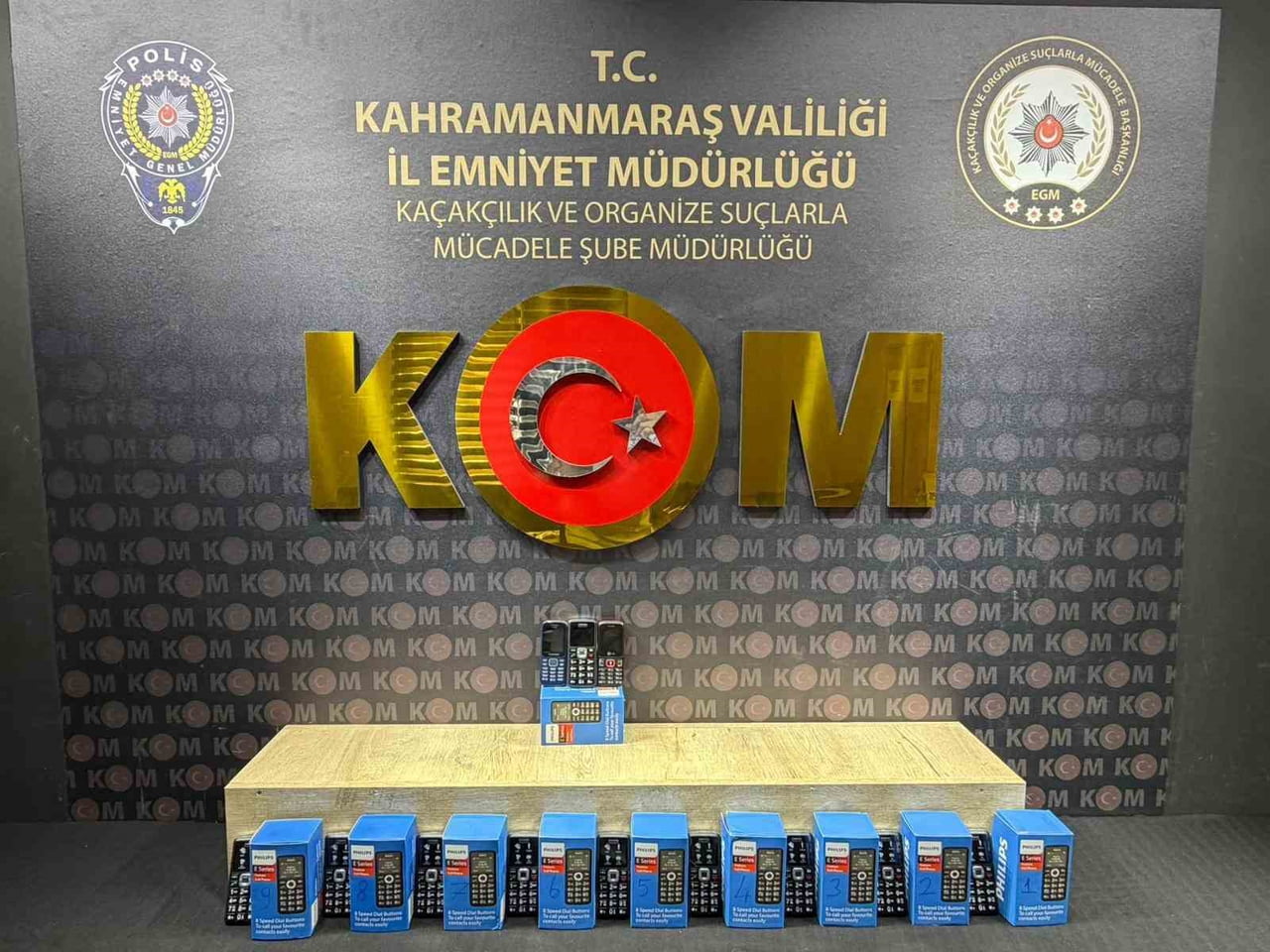 KAHRAMANMARAŞ’TA DÜZENLENEN OPERASYONLARDA KAÇAK CEP TELEFONU VE BİNLERCE PAKET SİGARA ELE...