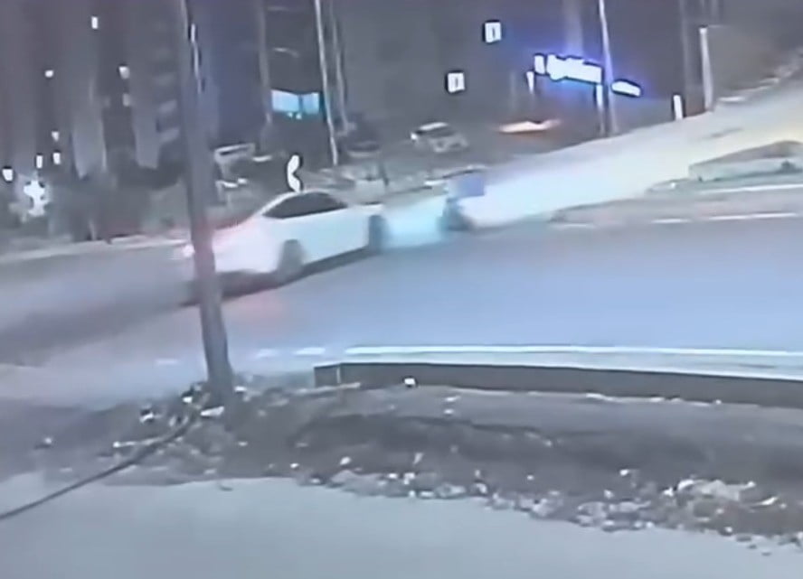 KAHRAMANMARAŞ’TA OTOMOBİLİN ÇARPTIĞI MOTOSİKLET SÜRÜCÜSÜ YARALI HALDE YERDE BIRAKILIRKEN, KAZAYA...