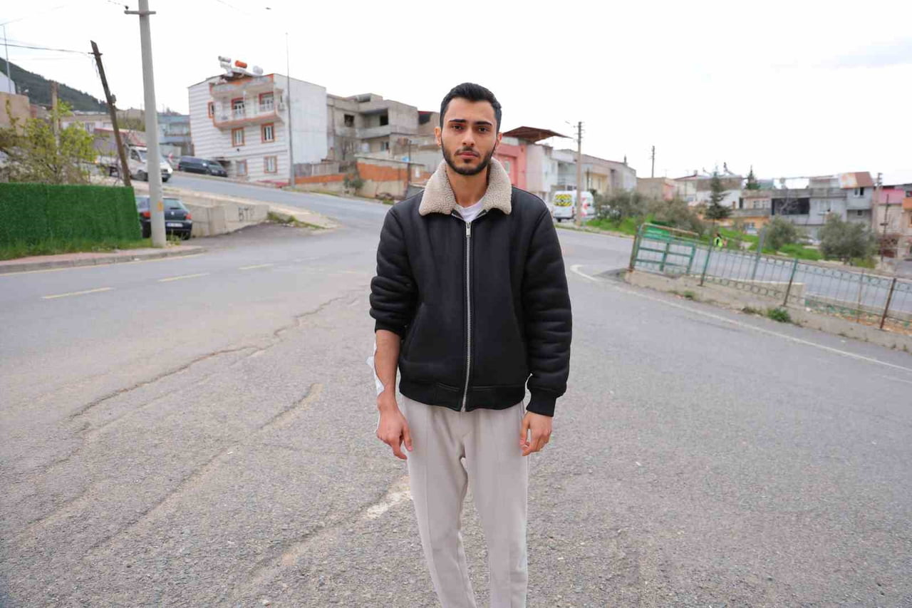 KAHRAMANMARAŞ’TA OTOMOBİLİN ÇARPTIĞI MOTOSİKLET SÜRÜCÜSÜ YUSUF ERAY YAPICI YARALI HALDE YERDE...