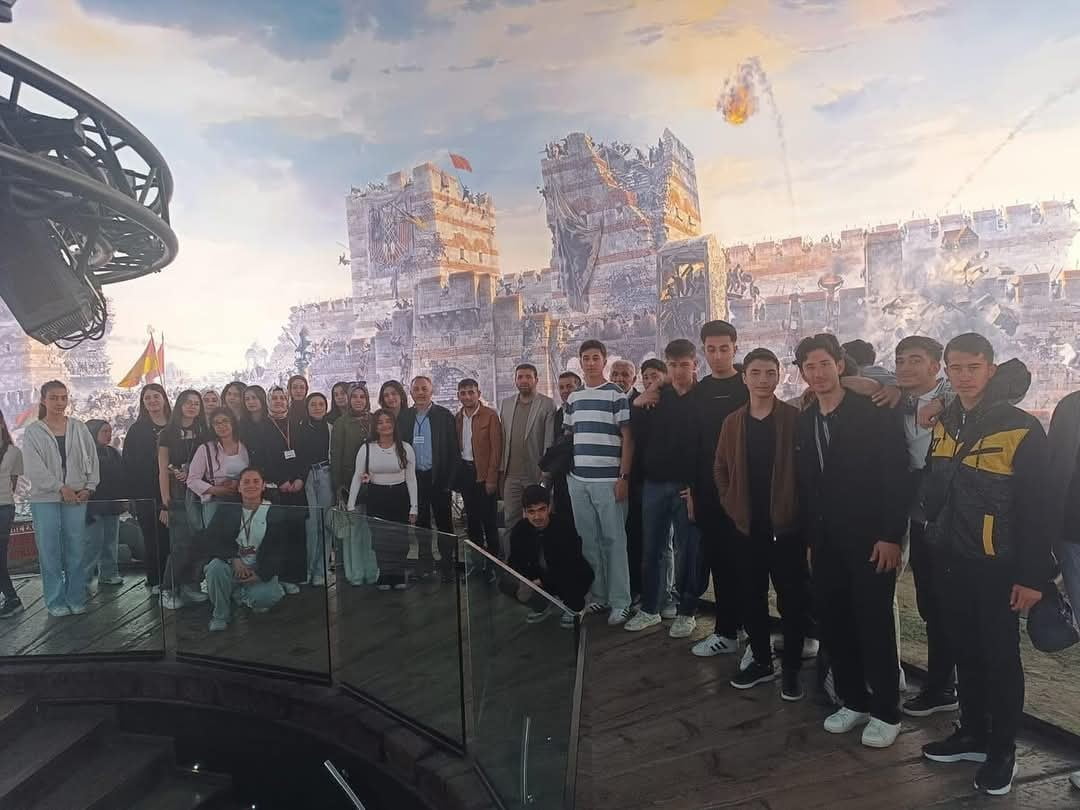 KAHTA BELEDİYESİ'NDEN ÖĞRENCİLERE ANLAMLI GEZİ PROGRAMI