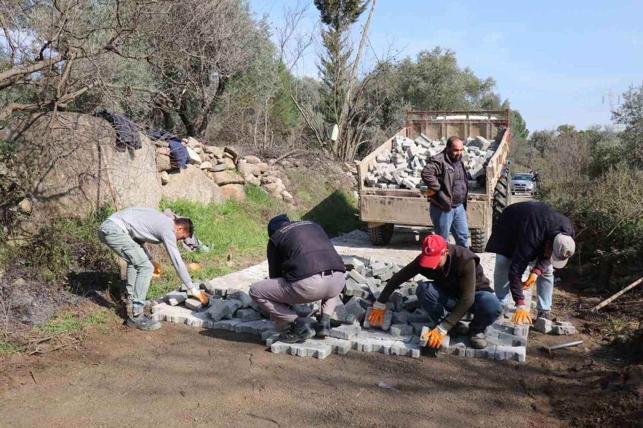 KAKKALAN MAHALLESİ’NDE YOLLAR BAŞTAN SONA YENİLENDİ