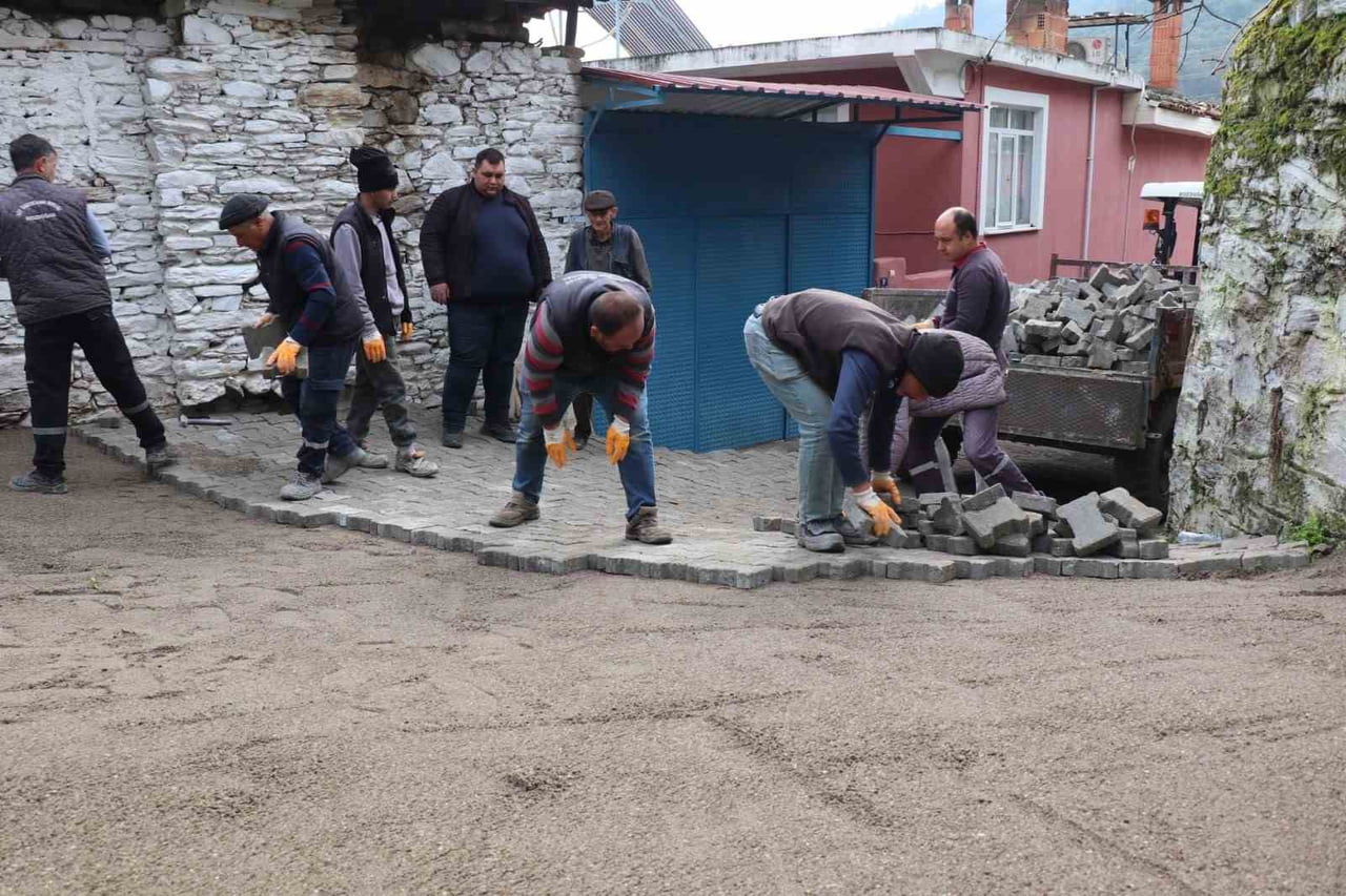 KAKKALAN MAHALLESİ’NDE YOLLAR BAŞTAN SONA YENİLENDİ