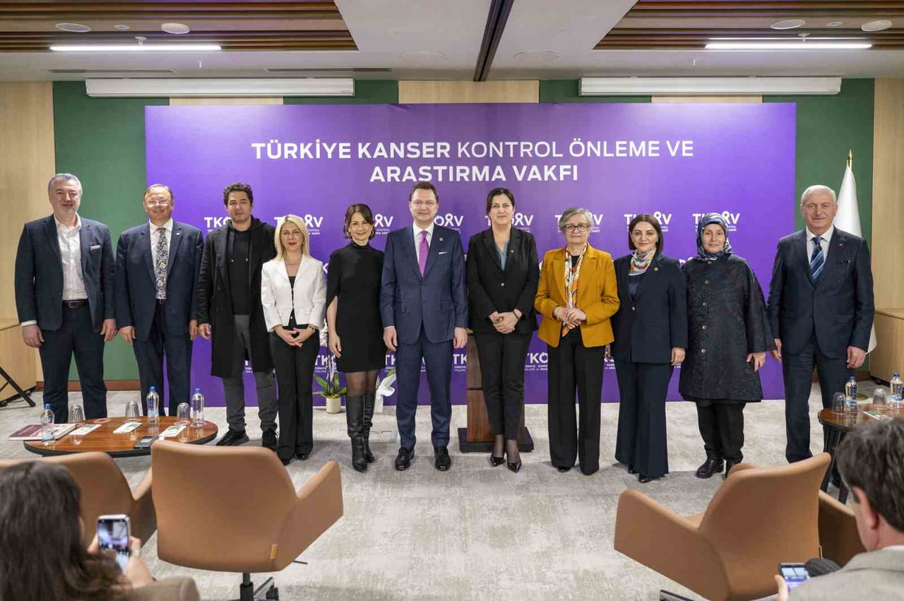 KANSERLE MÜCADELEDE ÖNLEME, ERKEN TANI VE FARKINDALIĞI ARTIRMAYI HEDEFLEYEN TÜRKİYE KANSER...
