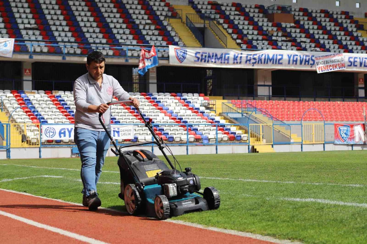 KARABÜK'TE PROFESYONEL FUTBOL SEZONUNU İÇ SAHA MAÇLARININ SONA ETMESİNİN ARDINDAN DR. NECMETTİN...