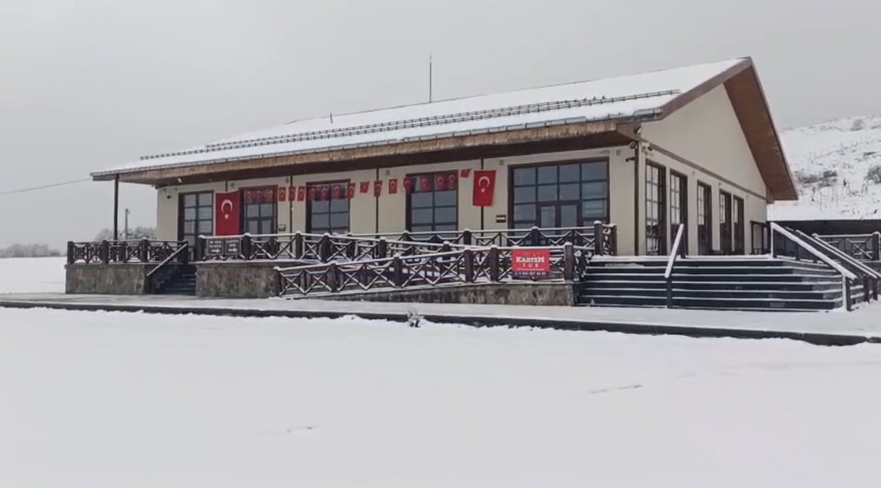 KARABÜK'ÜN 2 BİN RAKIMLI KELTEPE KAYAK MERKEZİ, NİSAN AYINDA ETKİLİ OLAN KAR YAĞIŞI SONRASI...