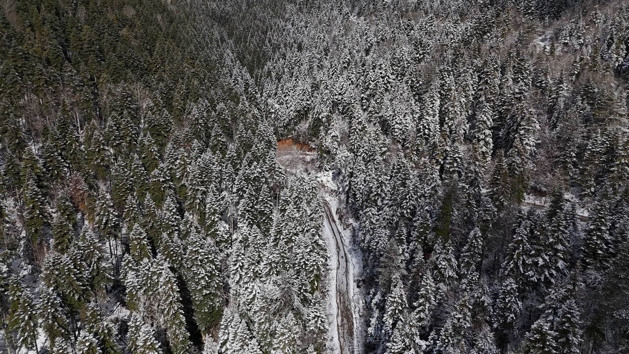 KARABÜK-BARTIN KARA YOLUNDA ETKİLİ OLAN KAR YAĞIŞI SONRASI OLUŞAN BEYAZ ÖRTÜ DRONLA...