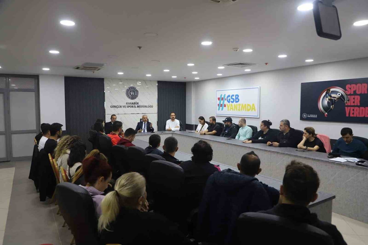 KARABÜK’TE ANTRENÖRLERLE SPORTİF FAALİYETLERİN DEĞERLENDİRİLDİĞİ KAPSAMLI TOPLANTI...