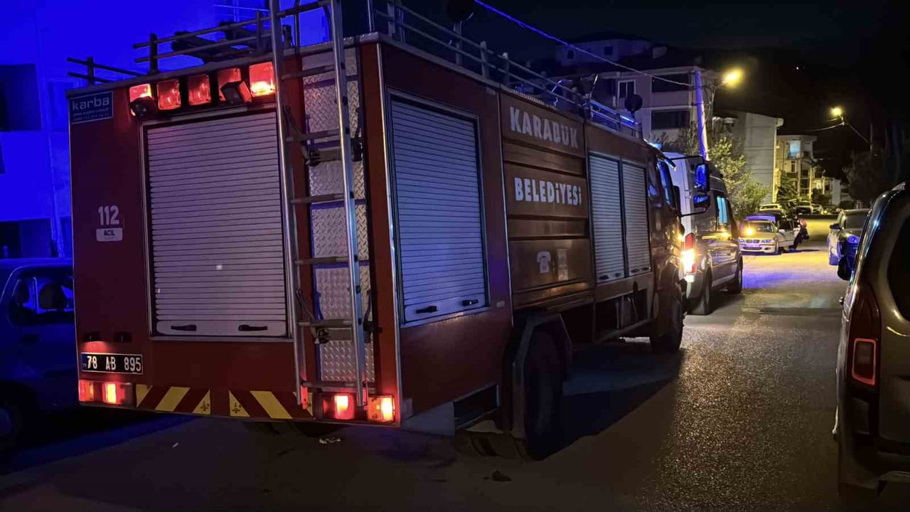 KARABÜK’TE BİR KADIN, TARTIŞTIĞI ESKİ EŞİNİ BACAĞINDAN BIÇAKLA YARALADI.