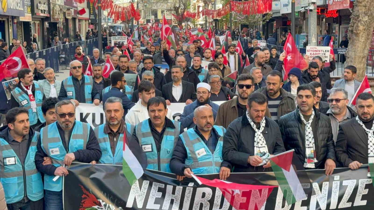 KARABÜK’TE, GAZZE’DE YAŞANANLARA DİKKAT ÇEKMEK AMACIYLA SİVİL TOPLUM KURULUŞLARI VE VATANDAŞLARIN...