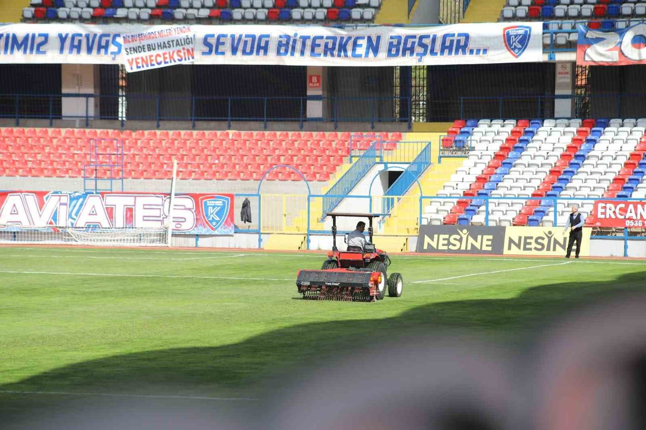 KARABÜK’ÜN TÜRKİYE FUTBOL FEDERASYONU (TFF) 3.LİG TEMSİLCİSİ KARABÜK İDMAN YURDU'NUN İÇ SAHA...