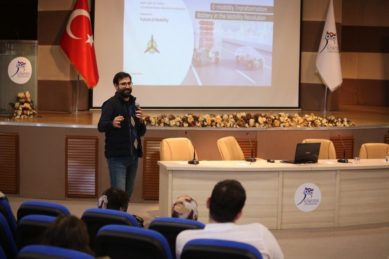 KARABÜK ÜNİVERSİTESİ IEEE ÖĞRENCİ KULÜBÜ TARAFINDAN ORGANİZE EDİLEN ETKİNLİKTE, SANAYİNİN DİJİTAL...