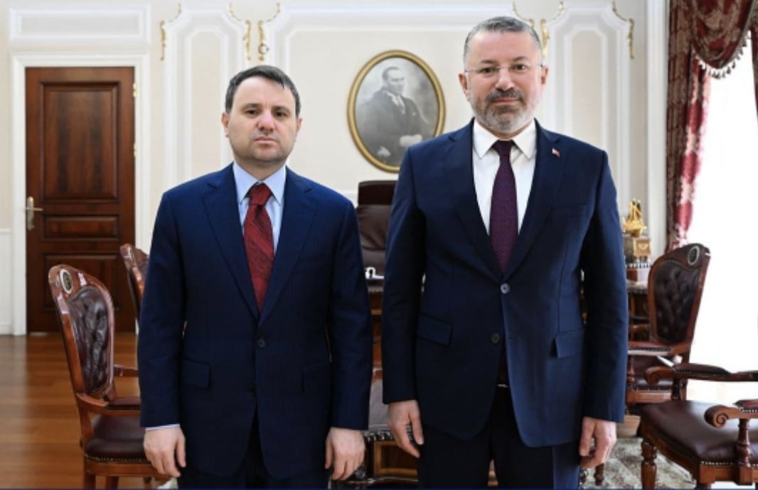 KARABÜK ÜNİVERSİTESİ (KBÜ) REKTÖRÜ PROF. DR. FATİH KIRIŞIK, ADALET BAKANI AKIN GÜRLEK’E ZİYARET...