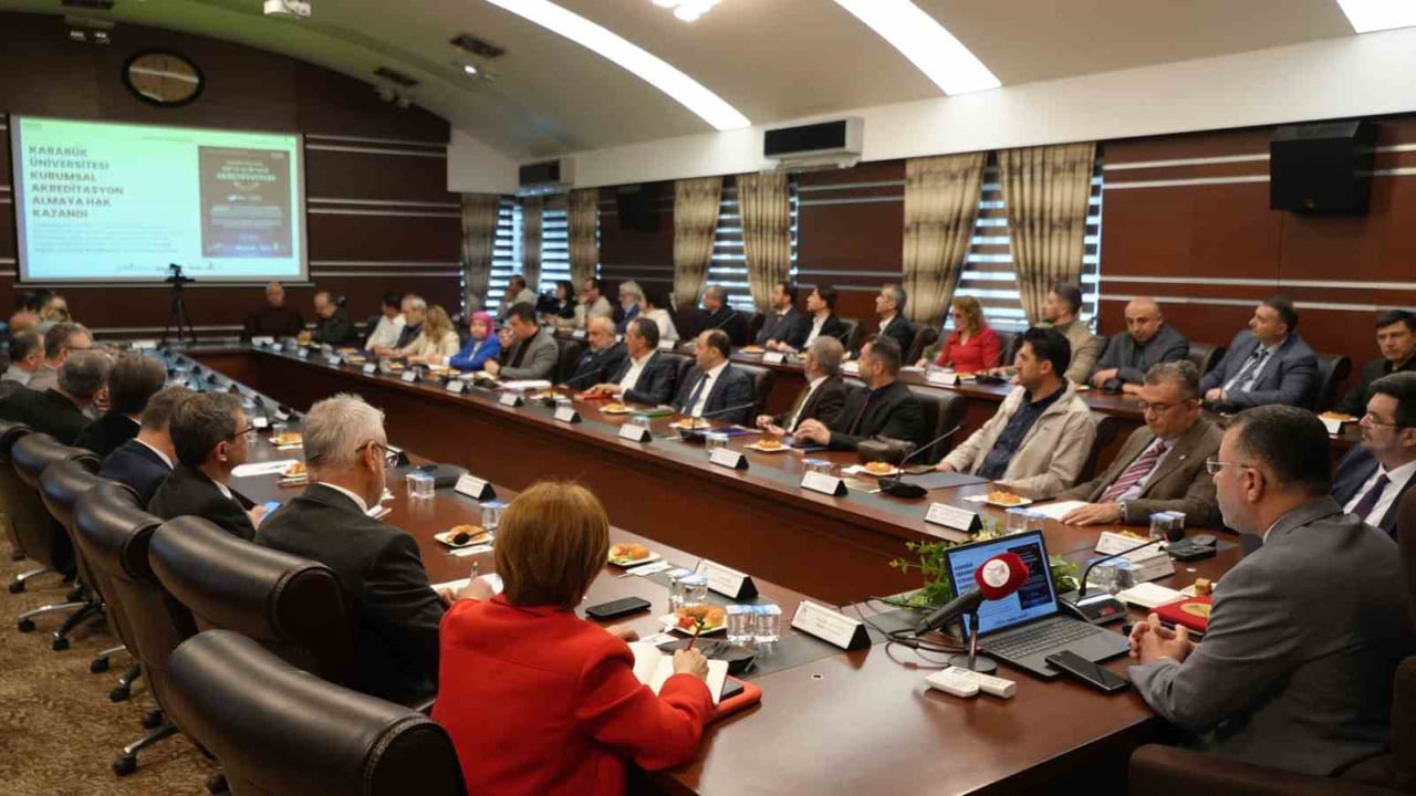 KARABÜK ÜNİVERSİTESİ (KBÜ) SENATOSU’NDA ULUSLARARASI BAŞARILAR VE AKREDİTASYON SÜRECİ ELE...