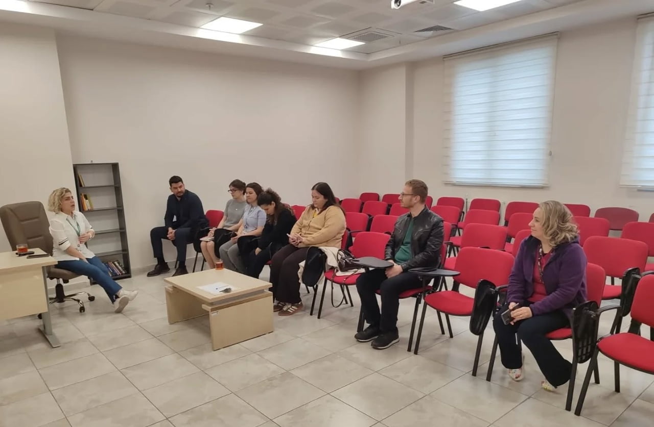 KARACASU İLÇE DEVLET HASTANESİ’NDE, KURUM İÇİ İLETİŞİMİ GÜÇLENDİRMEK VE ÇALIŞAN MEMNUNİYETİNİ...