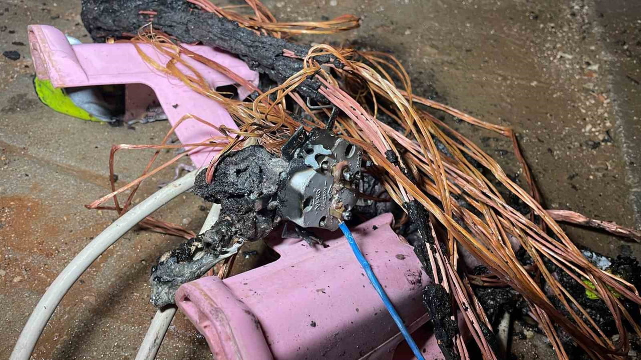 KARAMAN'DA BİR APARTMANIN GARAJINDA ÇIKAN YANGIN, İTFAİYENİN MÜDAHALESİYLE BÜYÜMEDEN...