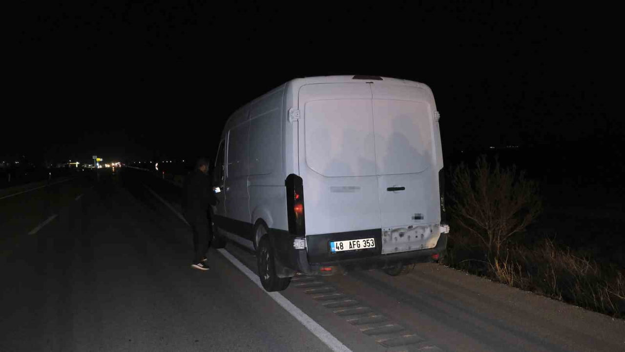 KARAMAN’DA MOTOSİKLET ÖNÜNDE SEYREDEN TRANSİT MİNİBÜSE ARKADAN ÇARPTI. KAZADA 70 METRE SÜRÜKLENEN...