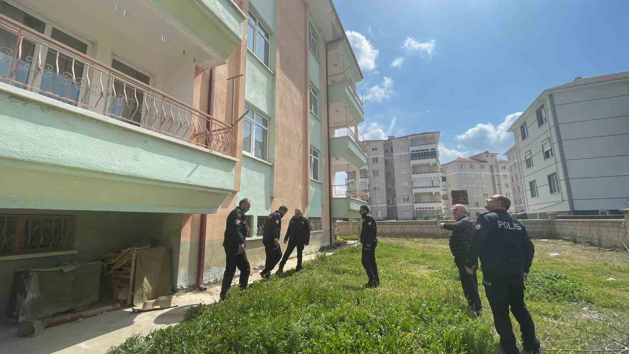 KARAMAN’DA ÜÇÜNCÜ KATTAKİ EVLERİNİN PENCERESİNDEN BAHÇEYE DÜŞEN 3 YAŞINDAKİ Y.A. İSİMLİ ÇOCUĞUN...