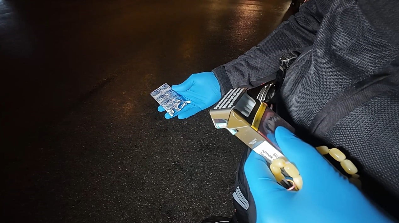 KARAMAN’DA YUNUS TİMLERİNİN ARAMA YAPTIĞI OTOMOBİLDE BİR MİKTAR SENTETİK HAP ELE...