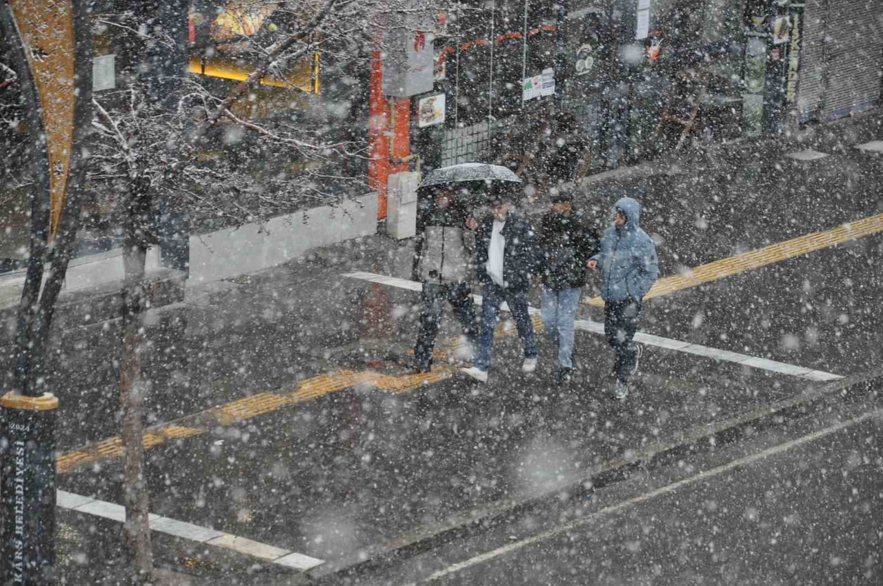KARS'TA ETKİSİNİ ARTIRAN YOĞUN KAR YAĞIŞI VE TİPİ, GÜNLÜK HAYATI OLUMSUZ ETKİLEMEYE DEVAM EDİYOR....