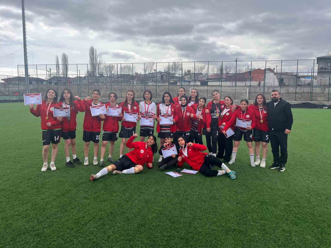 KARS’TA DÜZENLENEN OKUL SPORLARI BÖLGE MÜSABAKALARI’NDA MÜCADELE EDEN AĞRI SPOR LİSESİ KIZ FUTBOL...