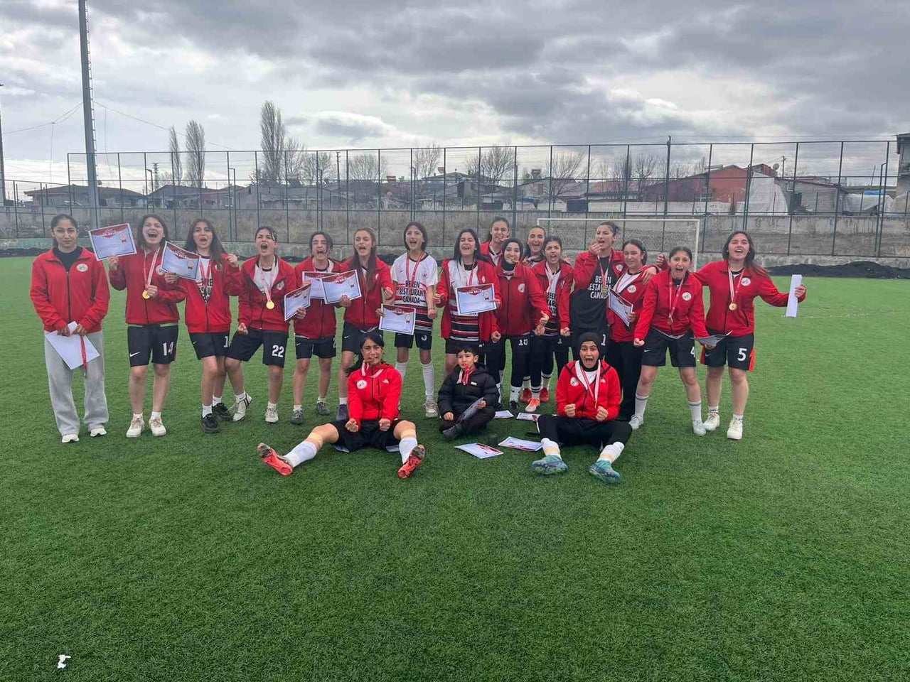 KARS’TA DÜZENLENEN OKUL SPORLARI BÖLGE MÜSABAKALARI’NDA MÜCADELE EDEN AĞRI SPOR LİSESİ KIZ FUTBOL...