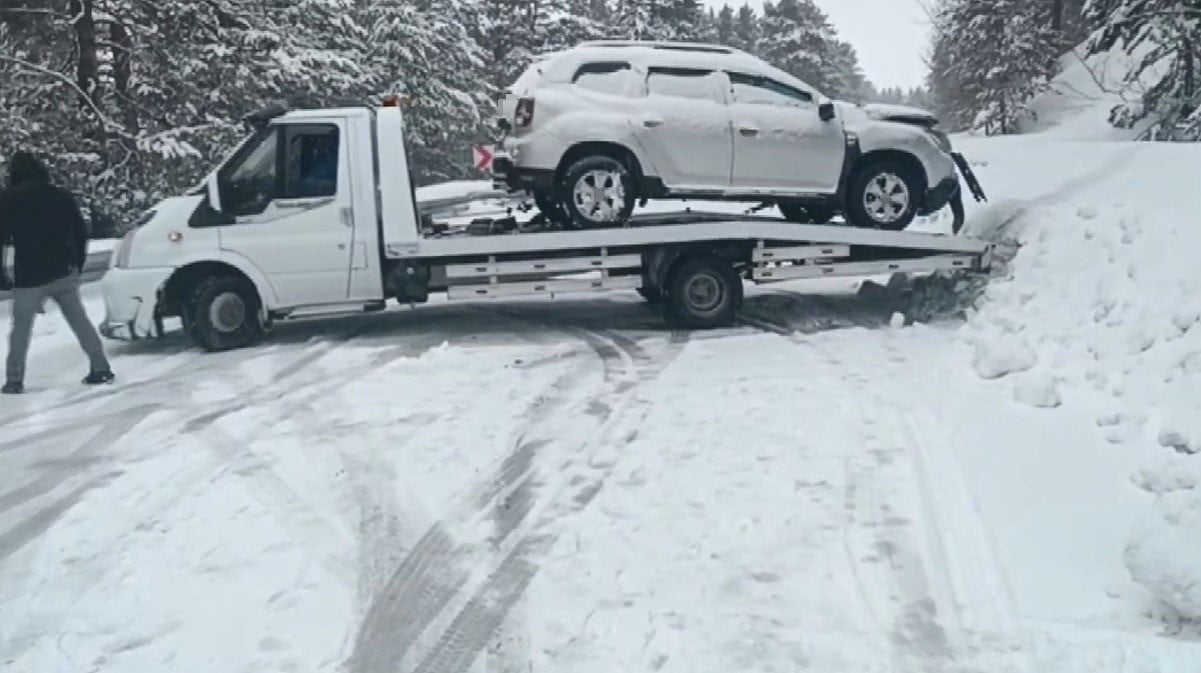 KARS’TA KAR YAĞIŞI KAZAYA NEDEN OLDU:  KAZDA 1 KİŞİ YARALANDI(KARS-İHA)