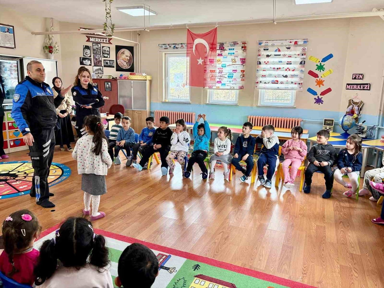 KARS’TA POLİS ÖĞRENCİLERLE BULUŞTU(KARS-İHA)