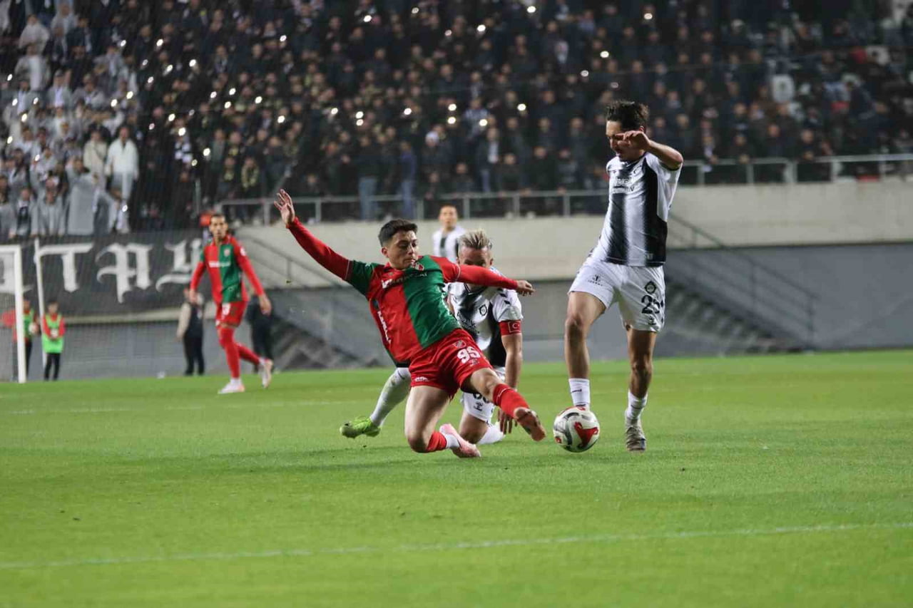 KARŞIYAKA’NIN 20 YAŞINDAKİ YILDIZI BERAT ŞAHİN PARLIYOR