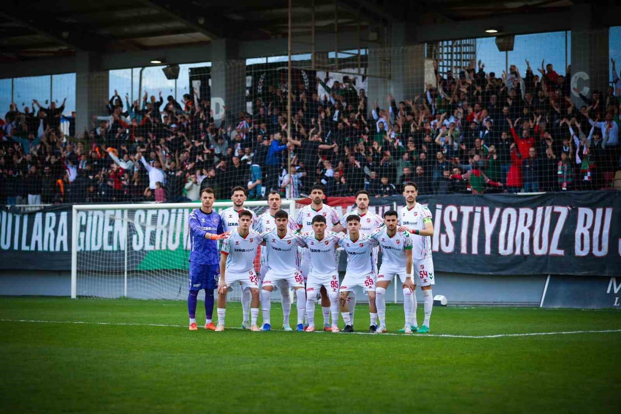 KARŞIYAKA, TFF 3. LİG 4. GRUP'TA ÇIKTIĞI SON 4 MAÇIN 3'ÜNDE RAKİPLERİNİ 5-0'LIK SKORLARLA MAĞLUP...